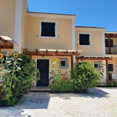 Nikos Apartments Арилас Екстериор снимка