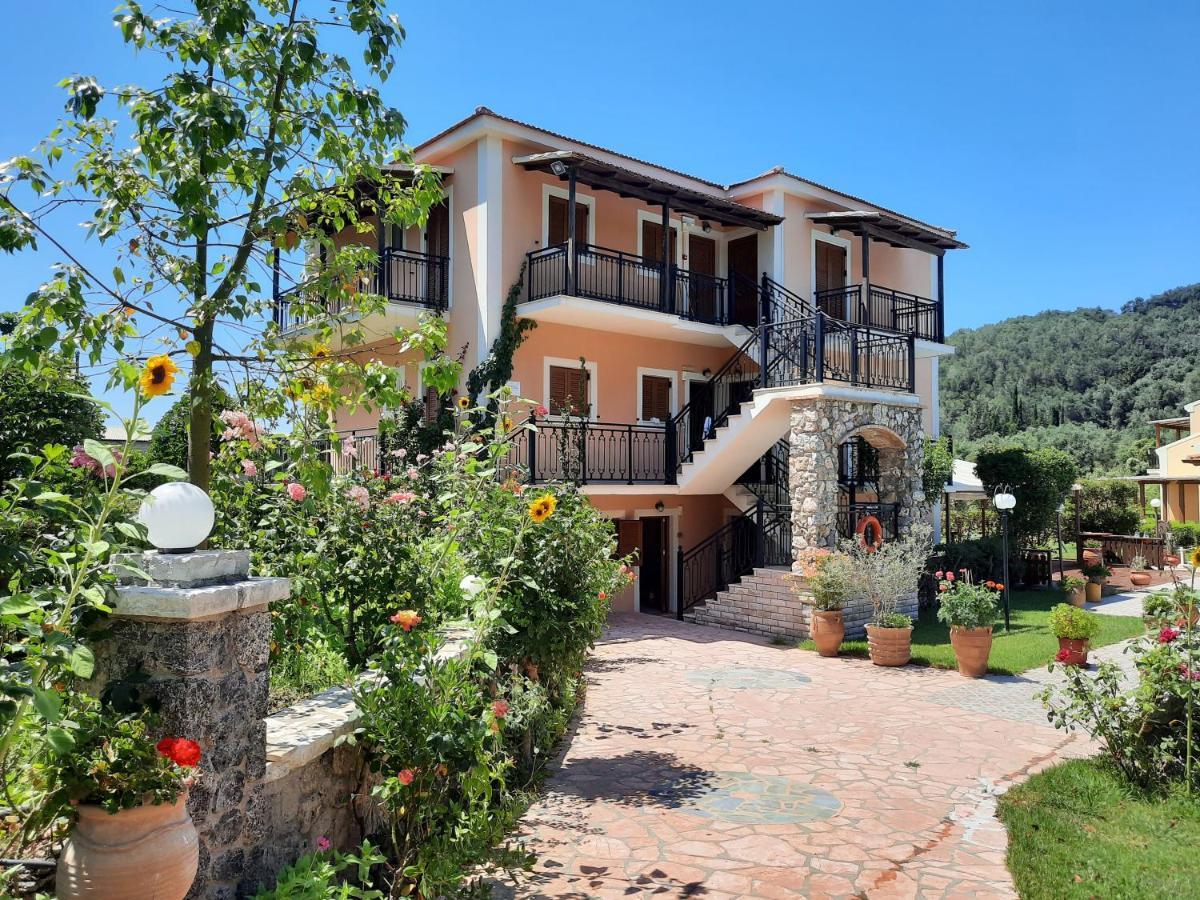 Nikos Apartments Арилас Екстериор снимка