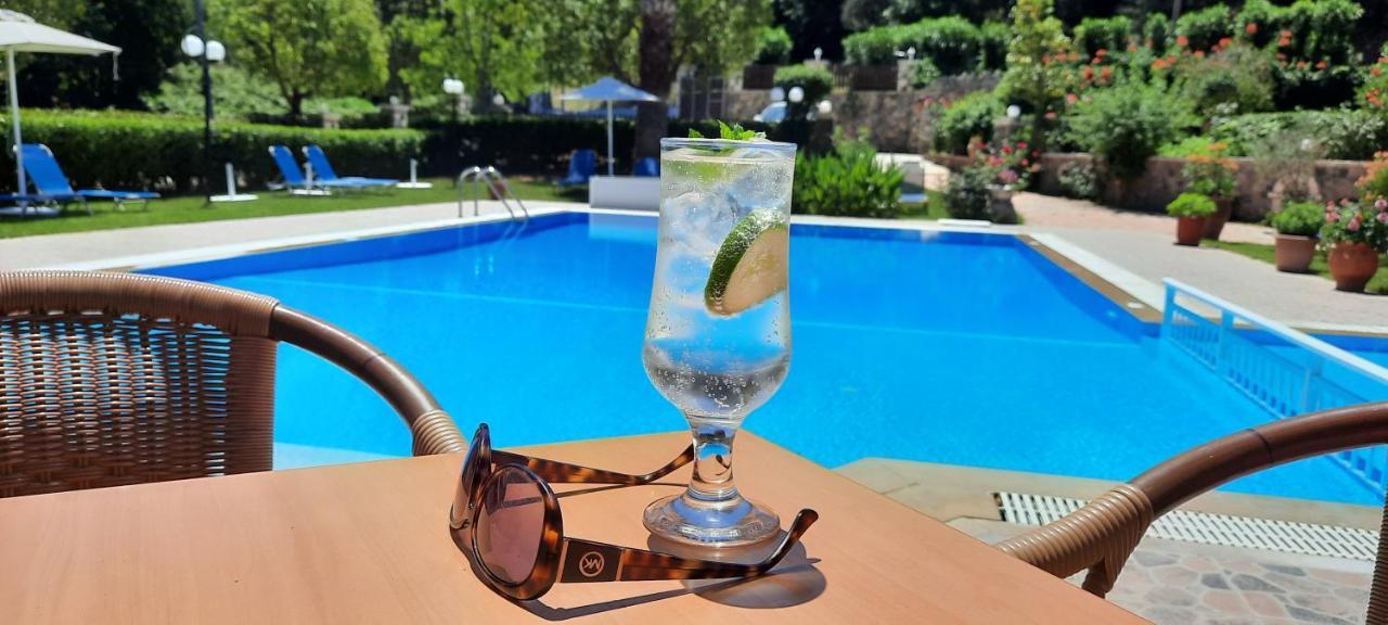 Nikos Apartments Арилас Екстериор снимка