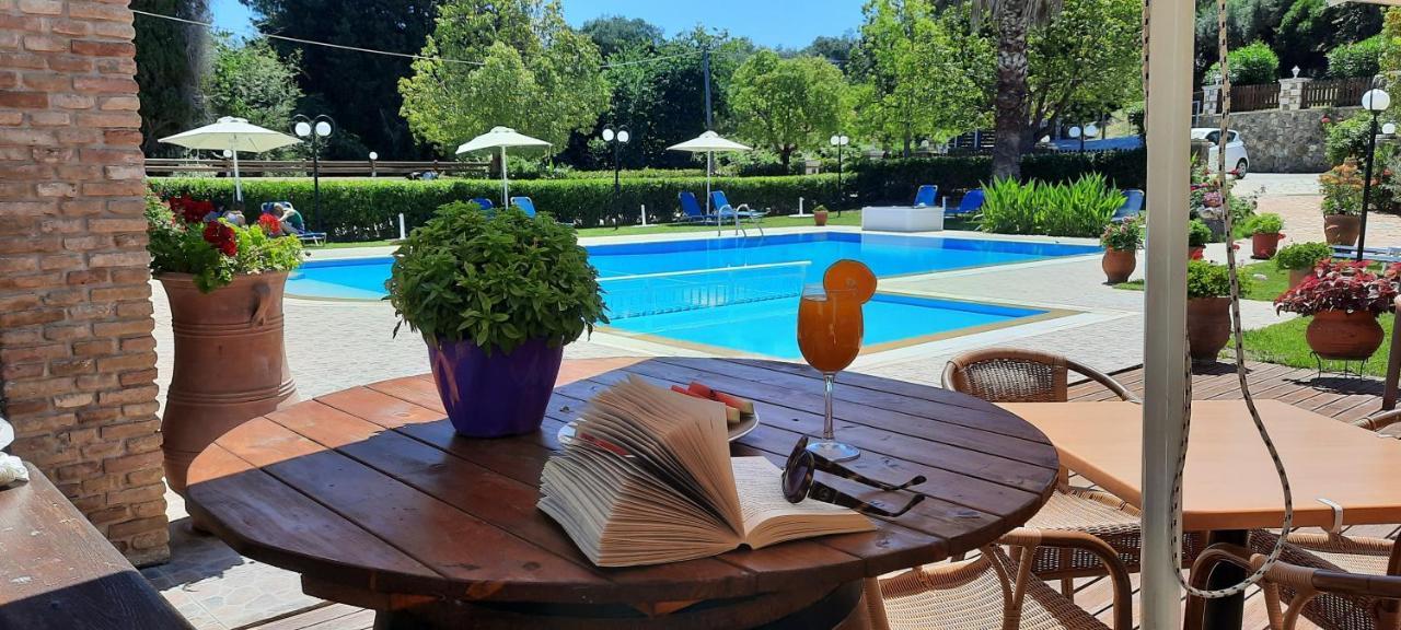 Nikos Apartments Арилас Екстериор снимка