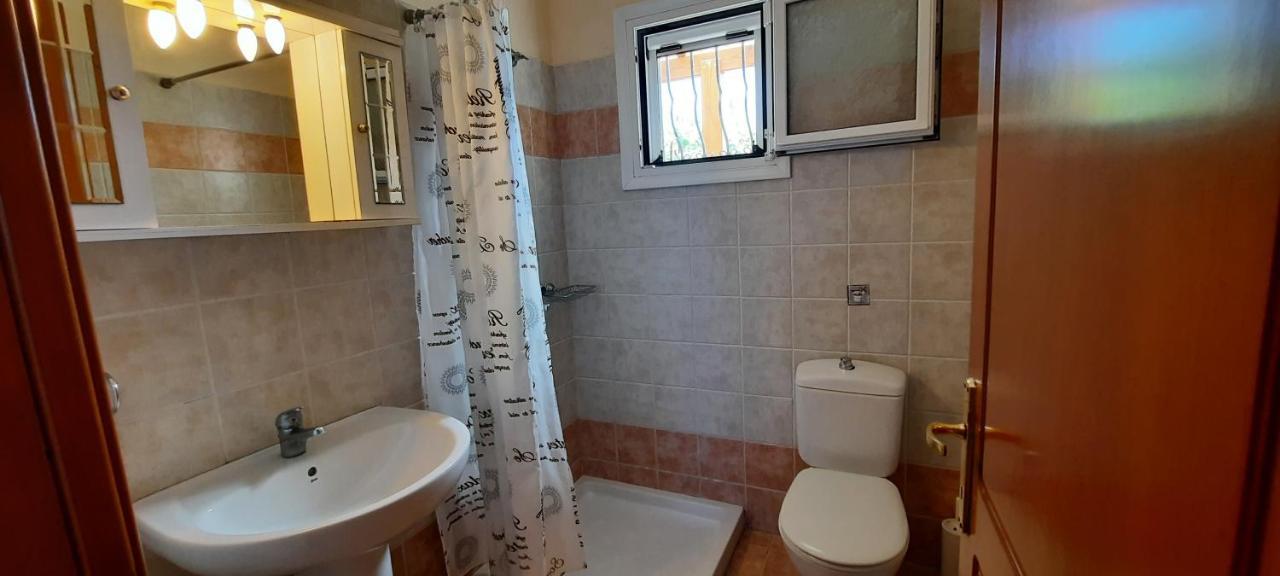 Nikos Apartments Арилас Екстериор снимка