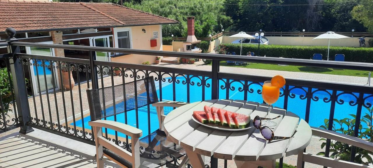 Nikos Apartments Арилас Екстериор снимка