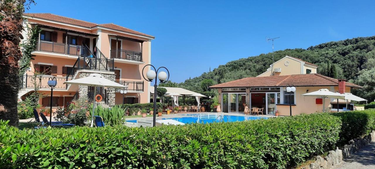 Nikos Apartments Арилас Екстериор снимка